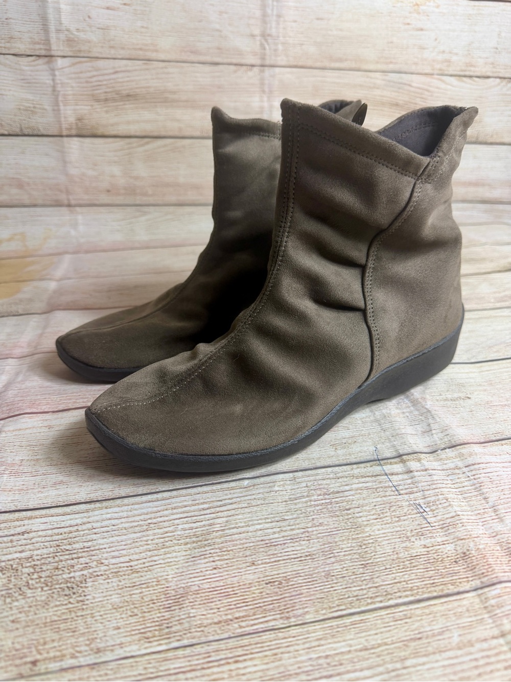 Arcopedico L19 Ankle Boot Olive suede leather 41. Size 10